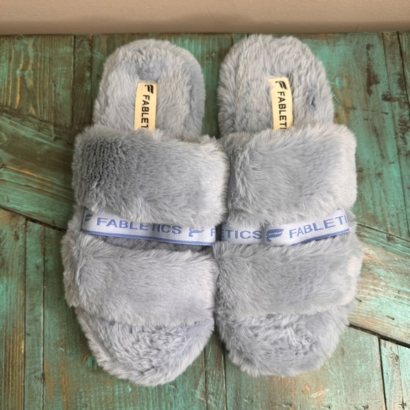 Fabletics Snug Strap Slippers Size 9 Powder Blue - Picture 2 of 6